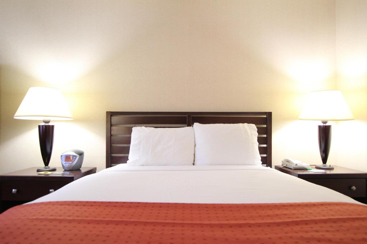 Ramada By Wyndham Minneapolis Airport - Eagan Bagian luar foto
